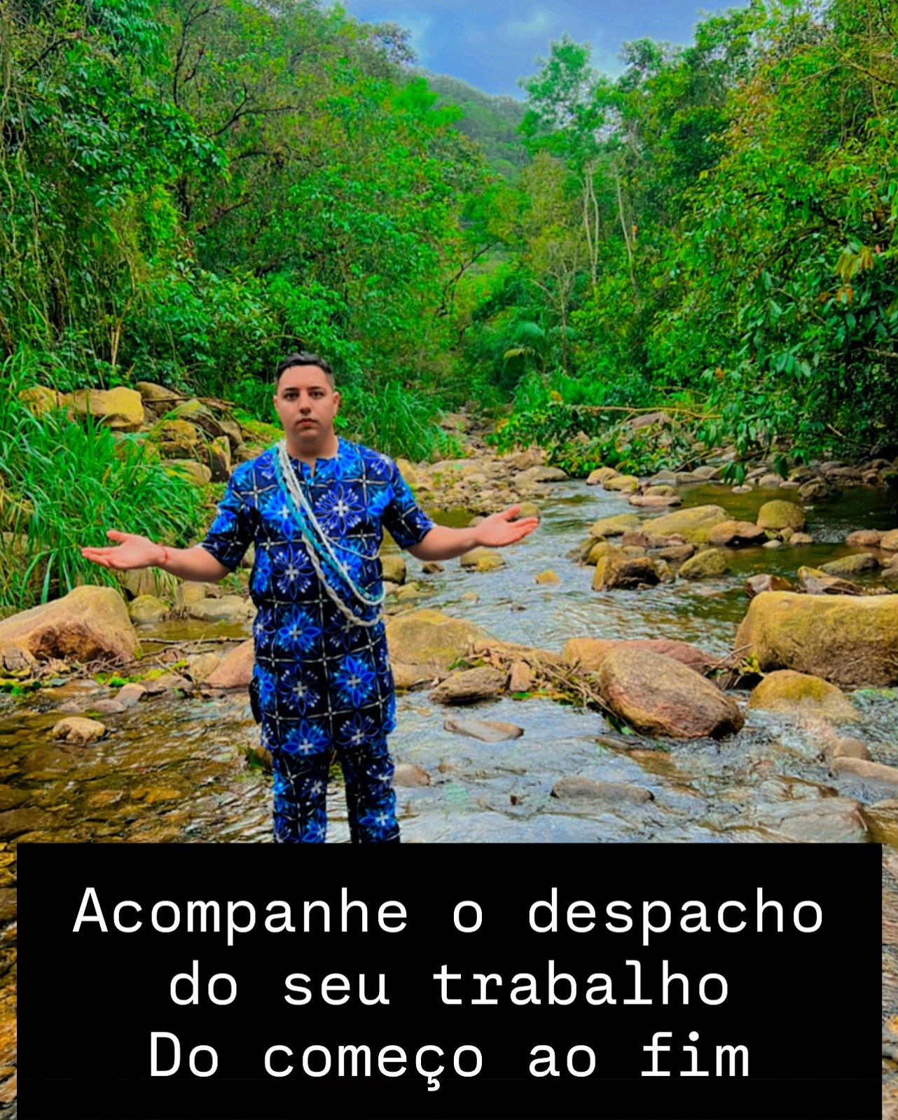Pai Santanna em ambiente natural acompanhando trabalho espiritual